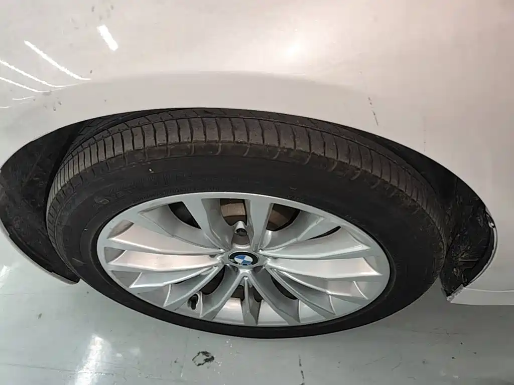 BMW 5 Series — миниатюра 23