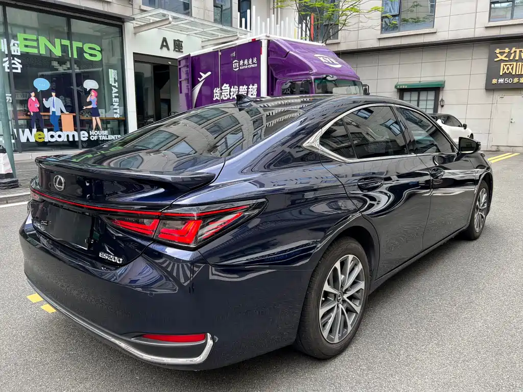 Lexus ES — миниатюра 9