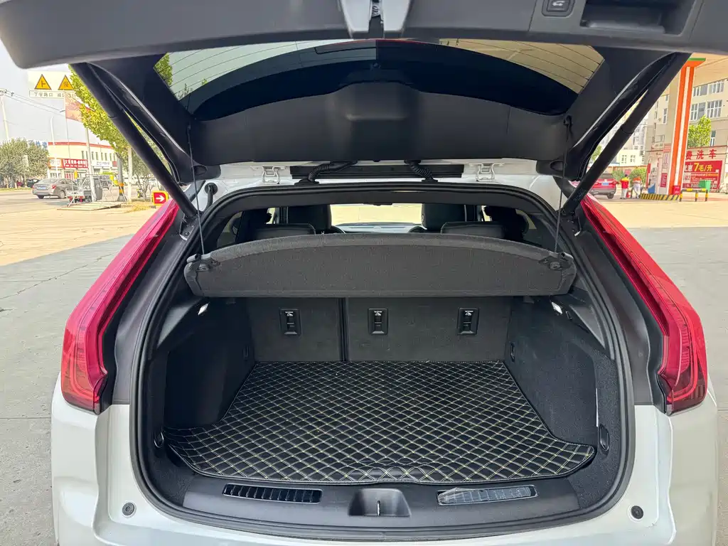 Cadillac XT4 — миниатюра 13