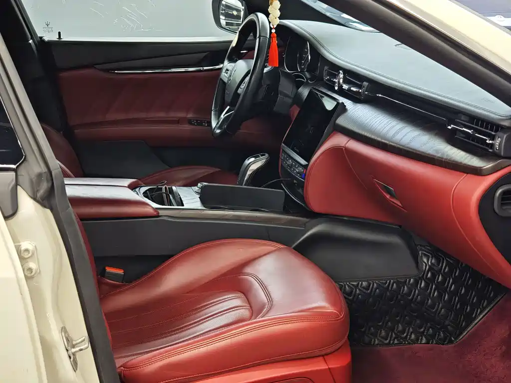 Maserati Quattroporte — миниатюра 18