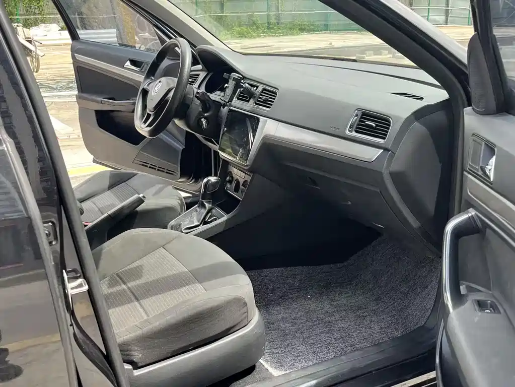Volkswagen Lavida — миниатюра 6