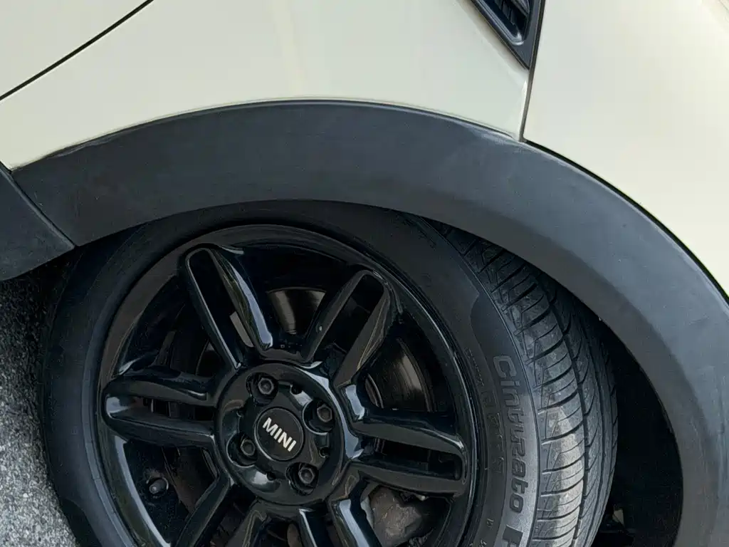 MINI Mini Clubman — миниатюра 11