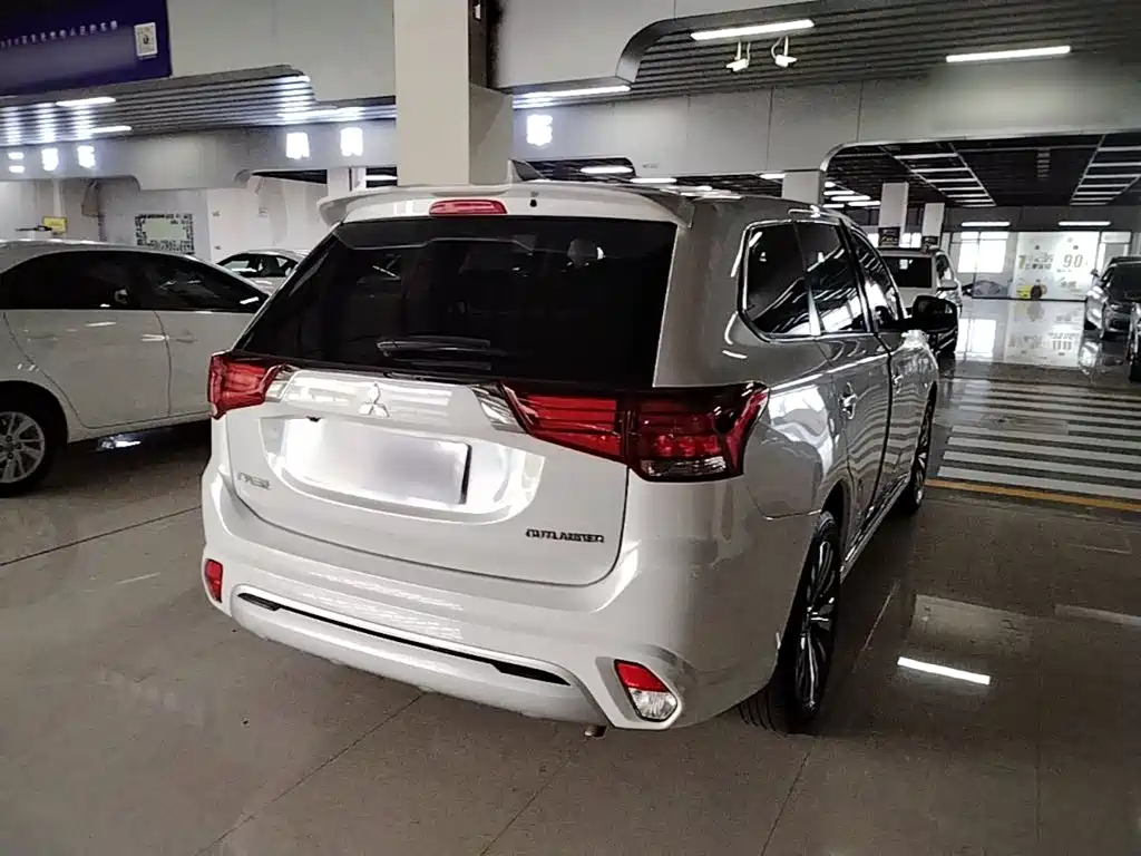 Mitsubishi Outlander — миниатюра 7