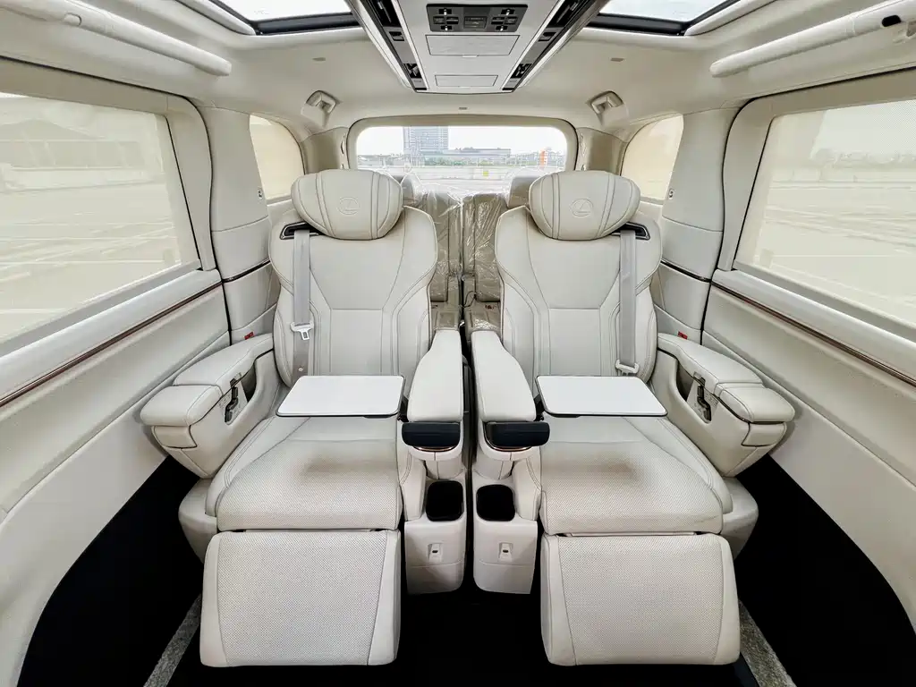 Lexus LM — миниатюра 11