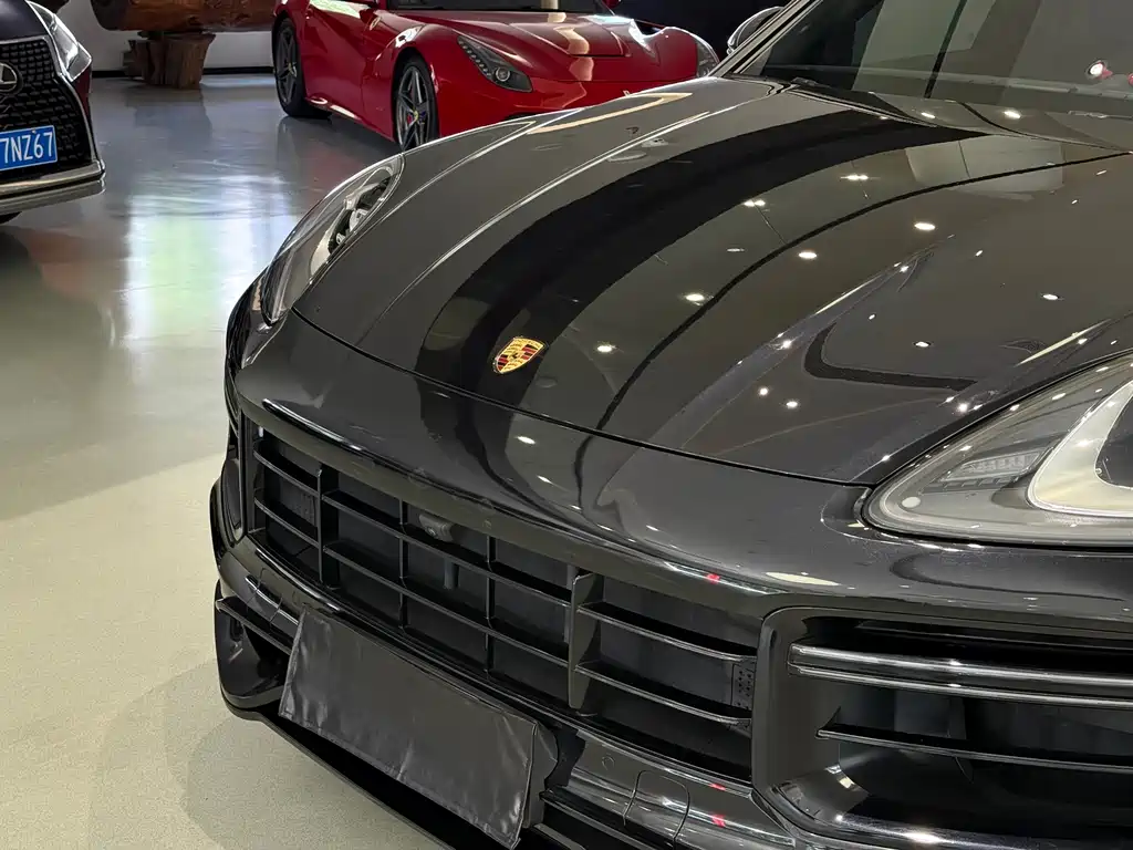 Porsche Cayenne — миниатюра 22