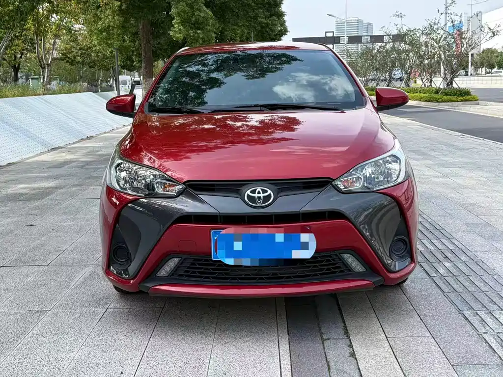 Toyota Yaris L — миниатюра 2