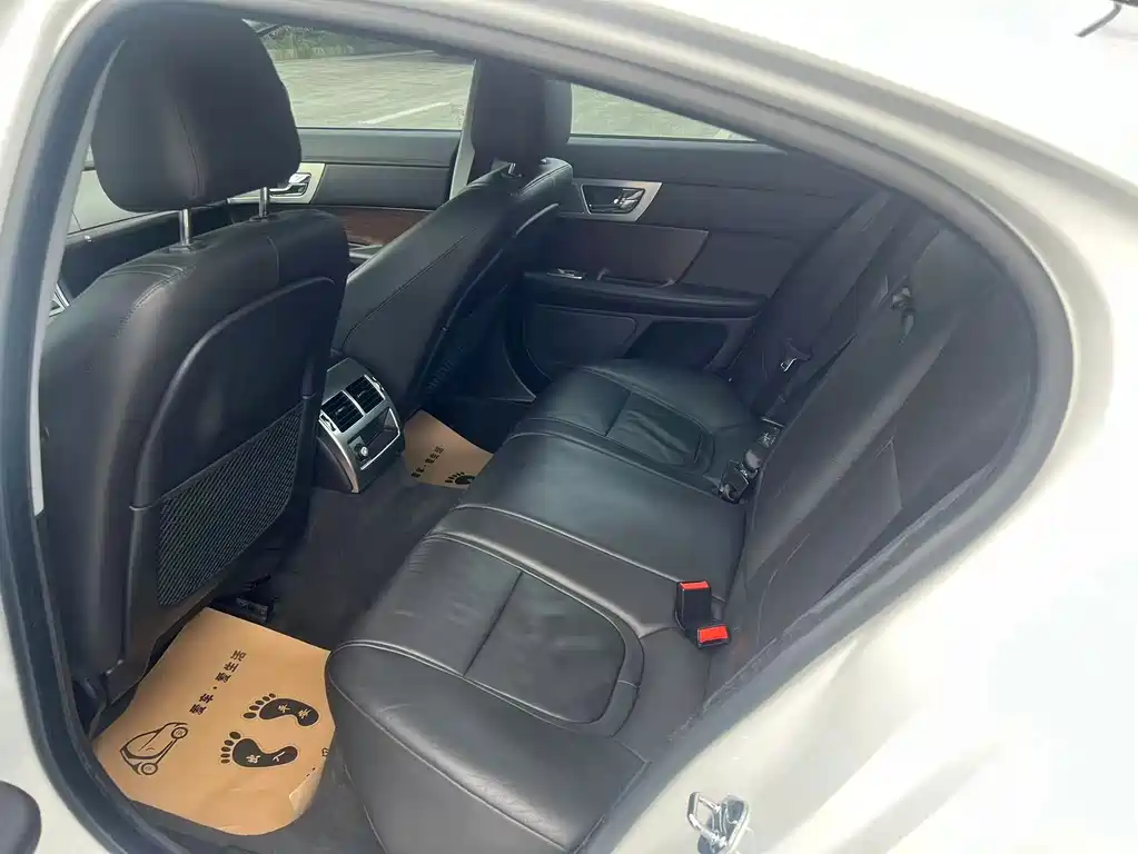 Jaguar XF — миниатюра 10