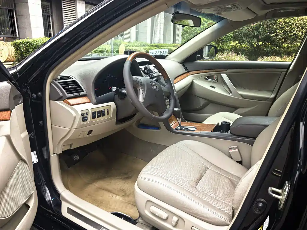 Toyota Camry — миниатюра 21