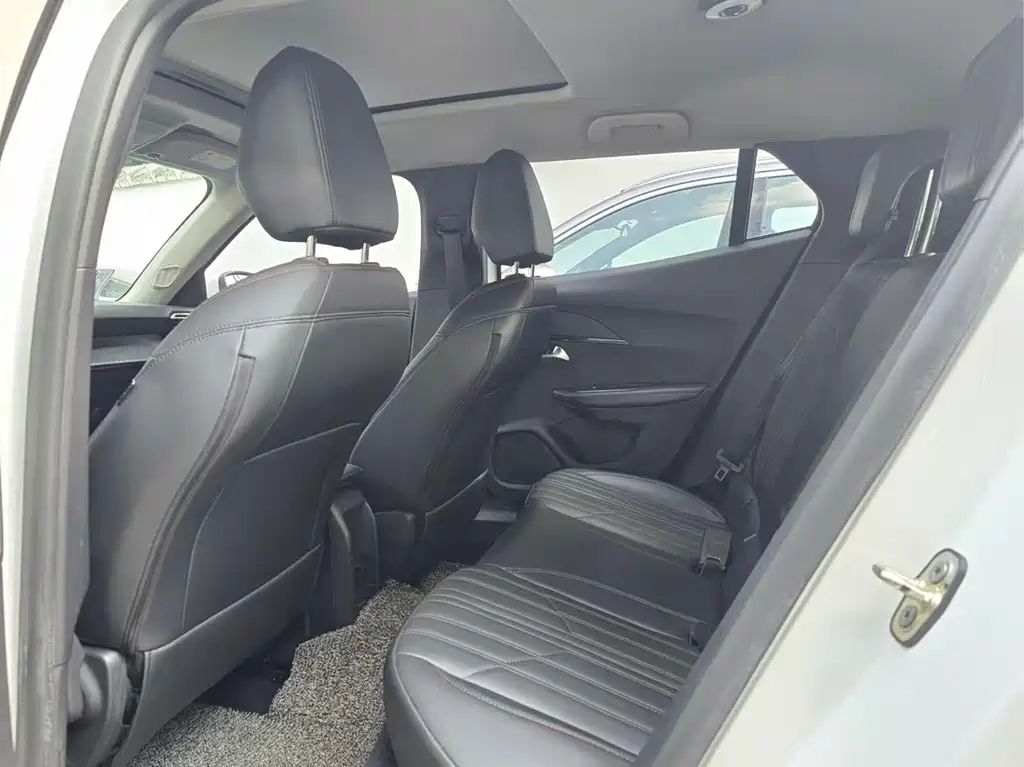 Peugeot 2008 — миниатюра 8