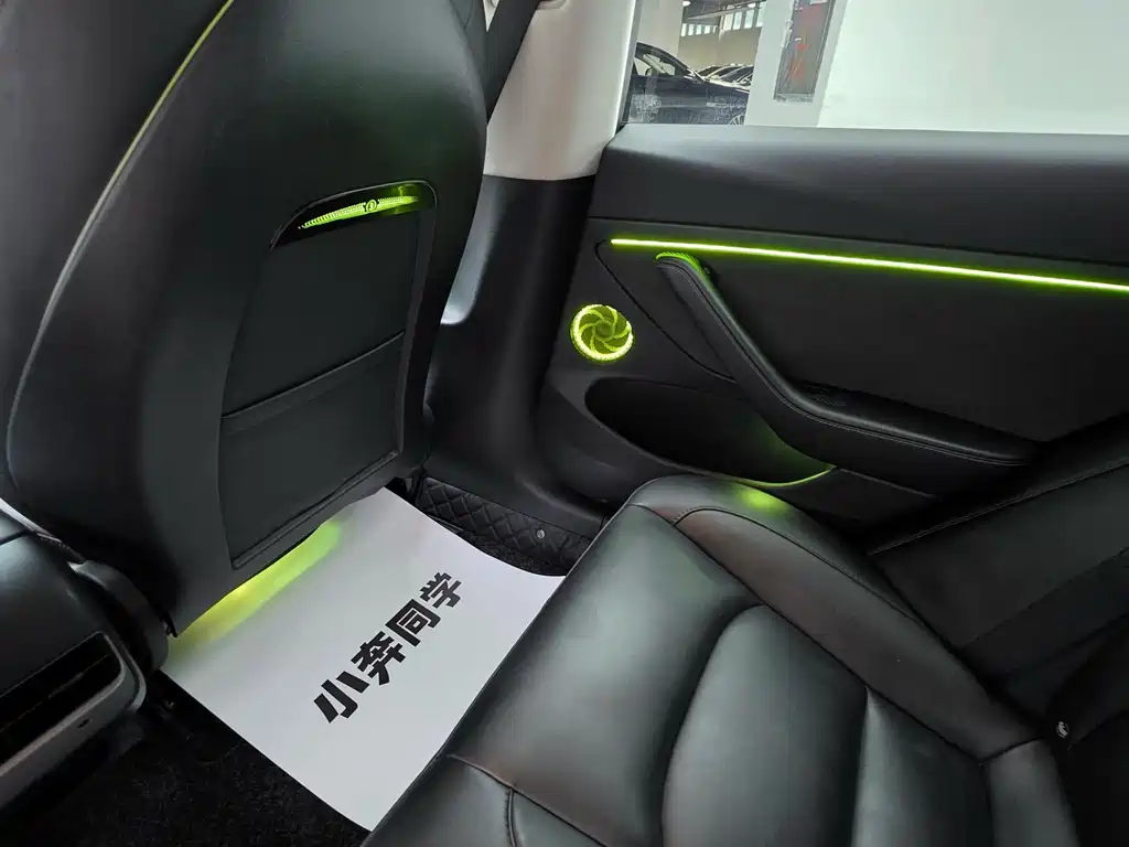 Tesla Model 3 — миниатюра 7