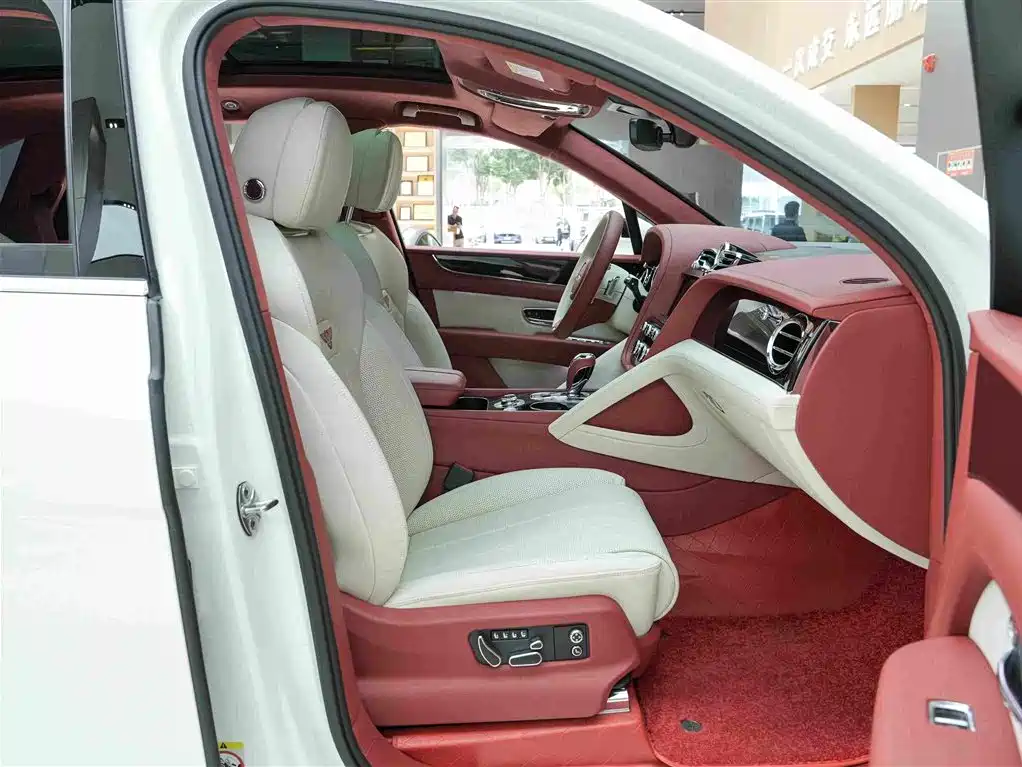 Bentley Bentayga PHEV — миниатюра 14