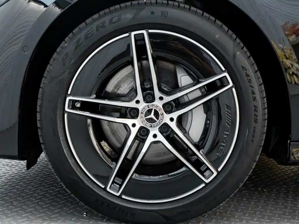 Mercedes-Benz E-Class — миниатюра 10