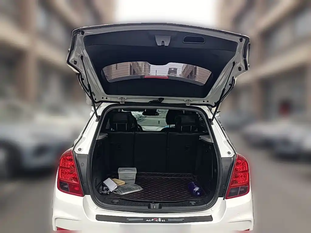Chevrolet Trax — миниатюра 24