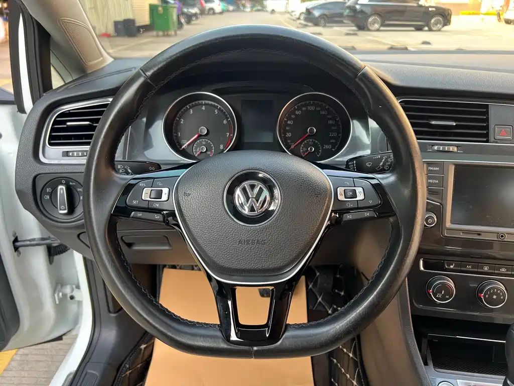 Volkswagen Golf 2017 230TSI AT Luxury