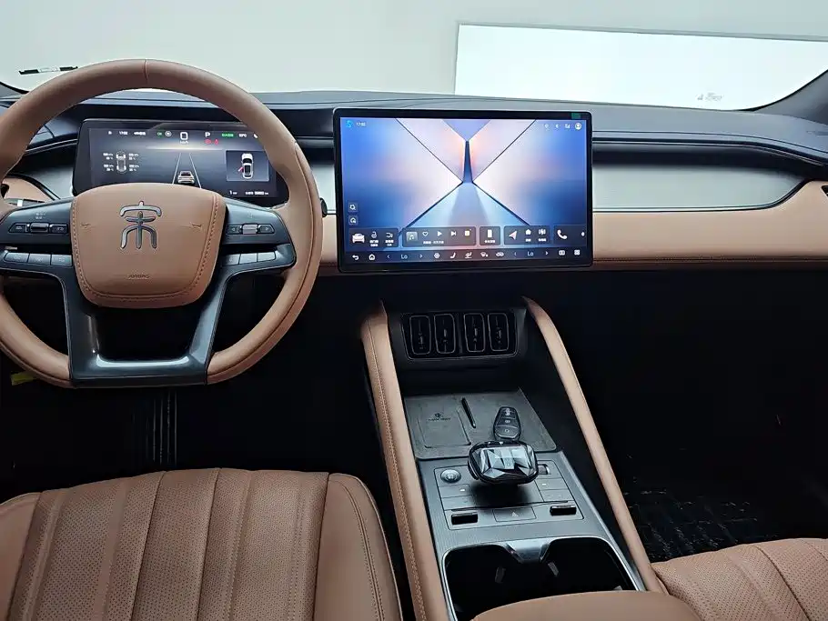 BYD L EV — миниатюра 12