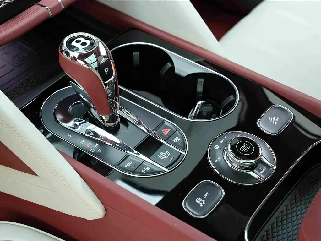 Bentley Bentayga PHEV — миниатюра 11