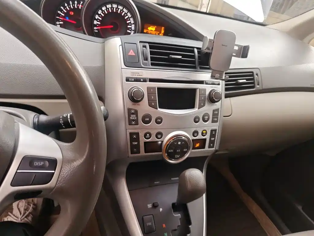 Toyota Verso — миниатюра 14