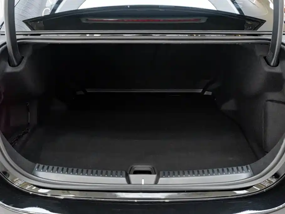 Mercedes-Benz E-Class — миниатюра 12