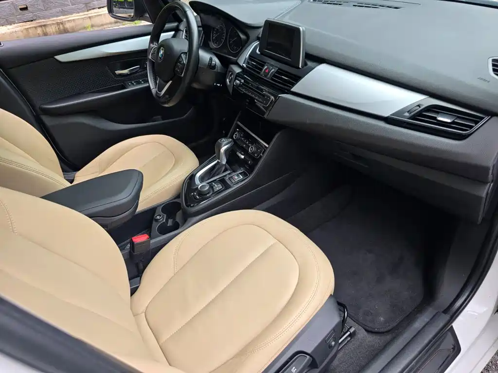 BMW 2 Series Active Tourer — миниатюра 15
