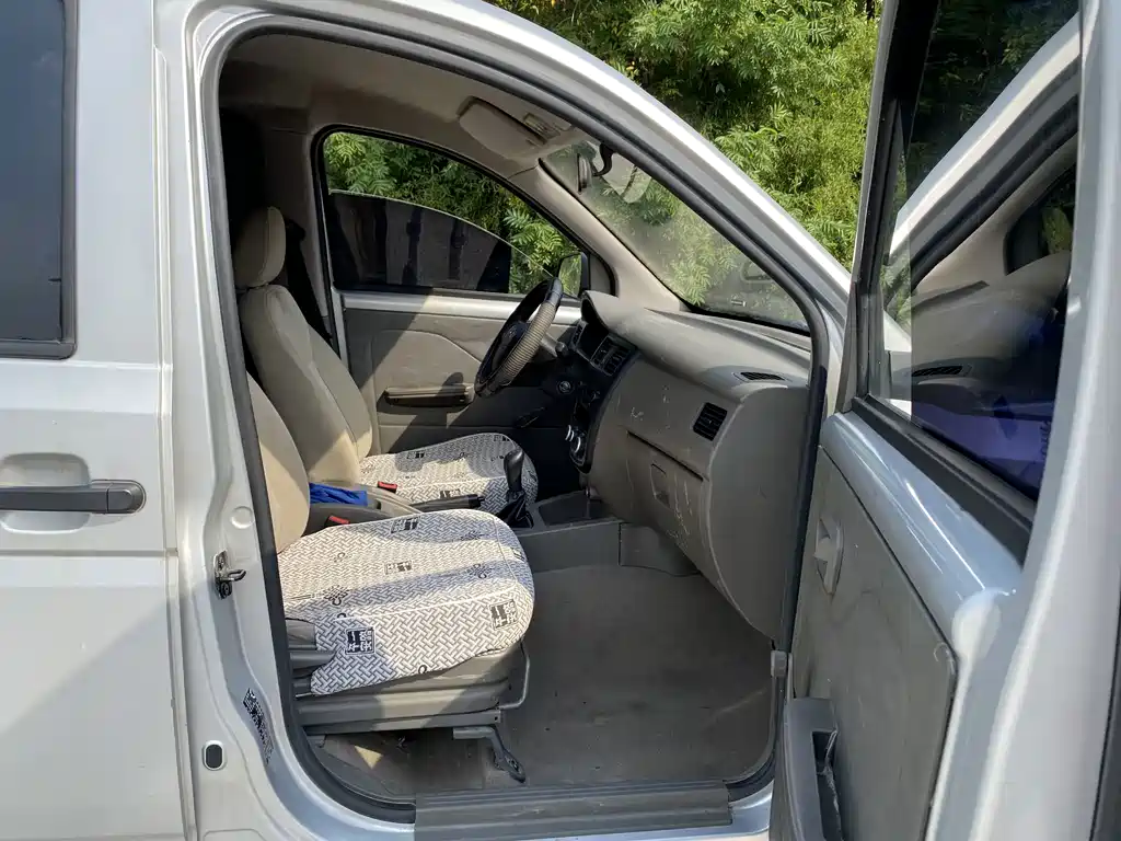 Wuling Rongguang V — миниатюра 8