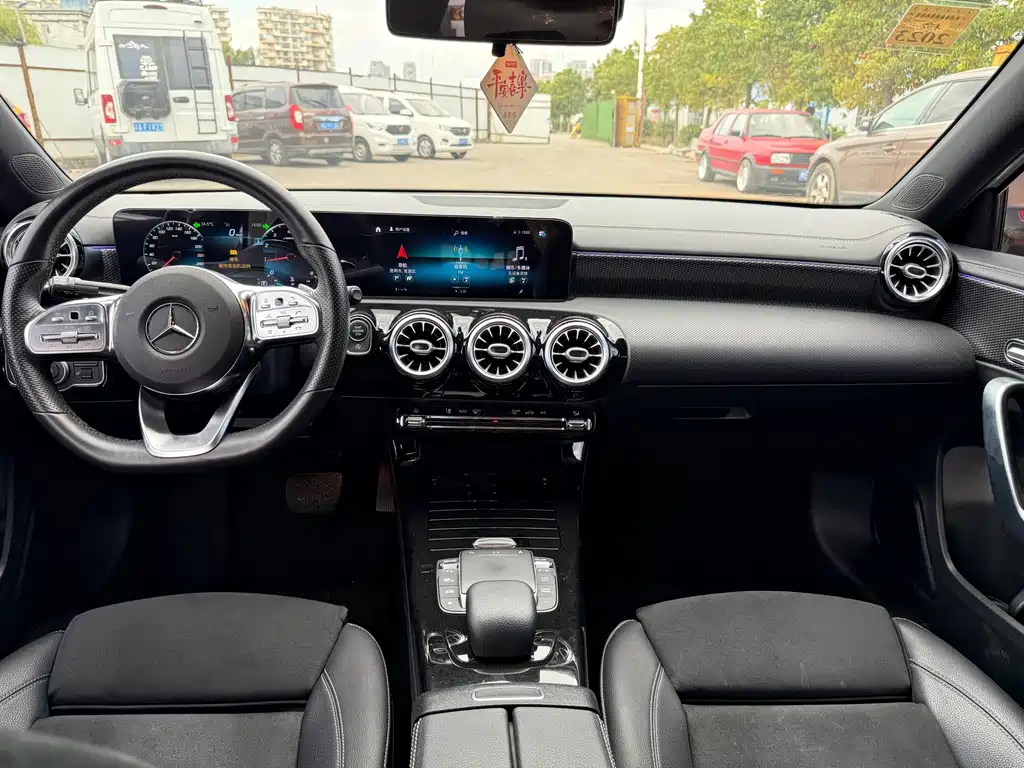 Mercedes-Benz A-Class — миниатюра 9