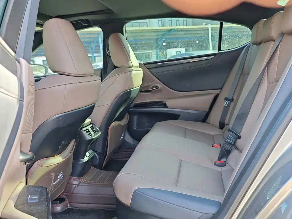 Lexus ES — миниатюра 14