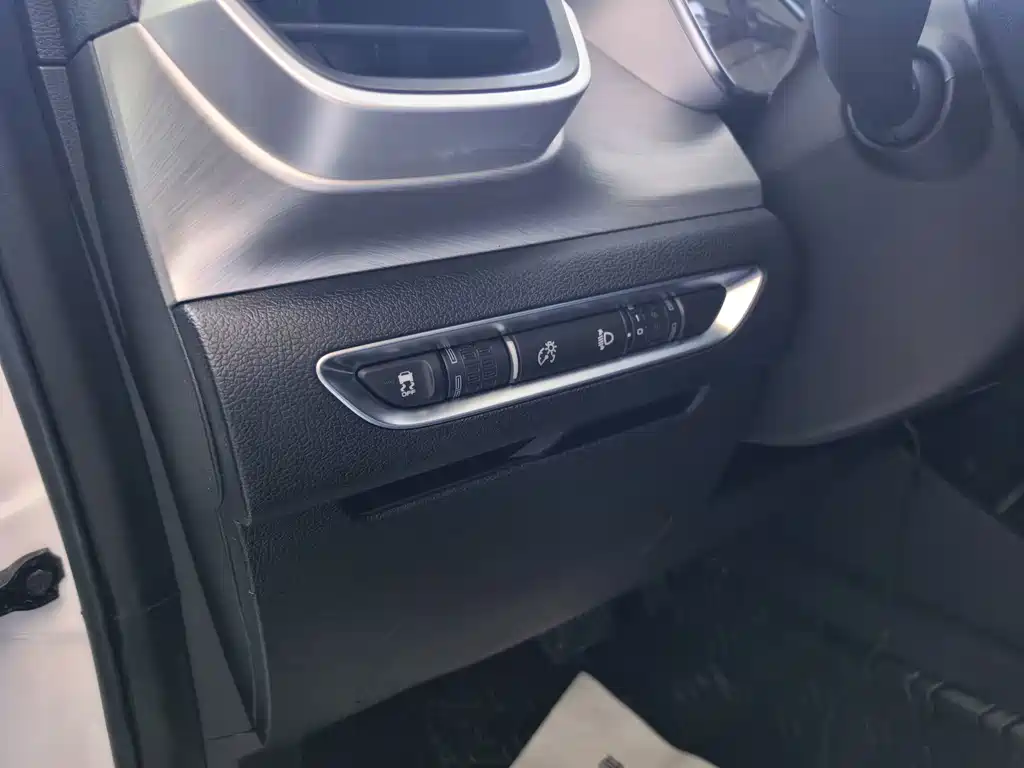 Geely Binyue — миниатюра 5