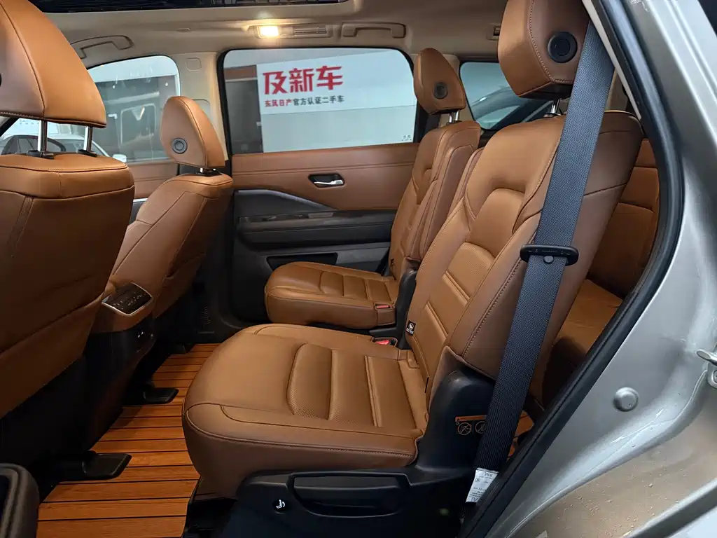 NISSAN EXPLORING THE LAND