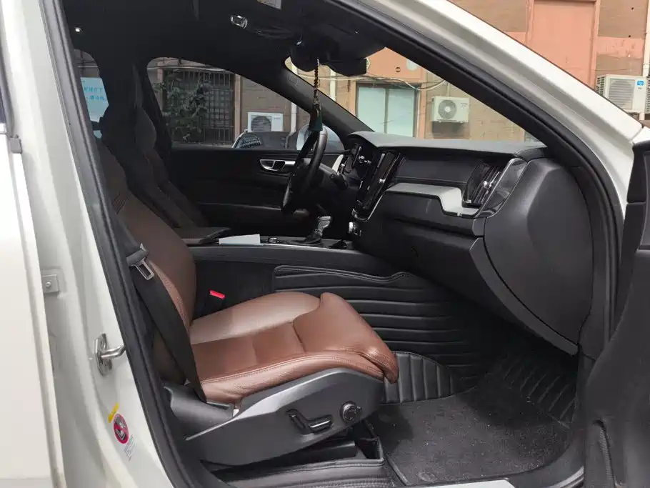 Volvo XC60 — миниатюра 8