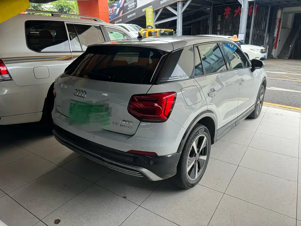 Audi Q2L e-tron — миниатюра 3