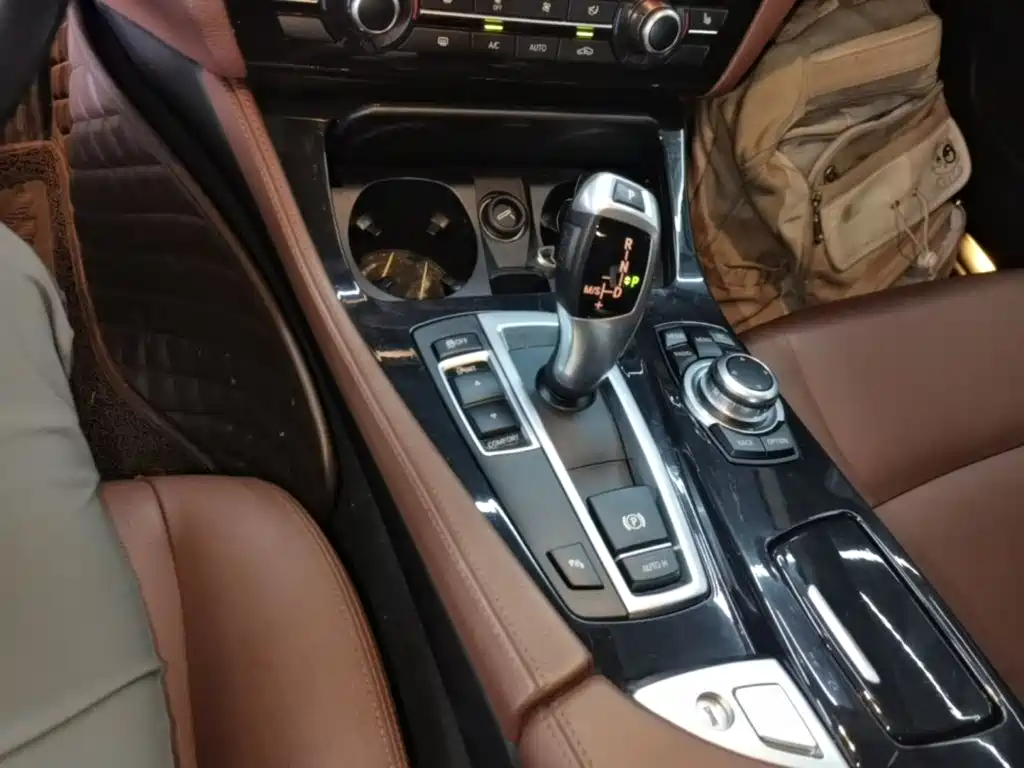 BMW 5 Series — миниатюра 14