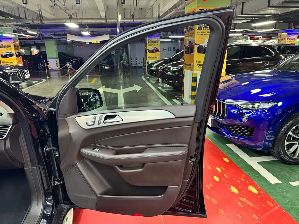 Mercedes-Benz GLE (Import) — миниатюра 32