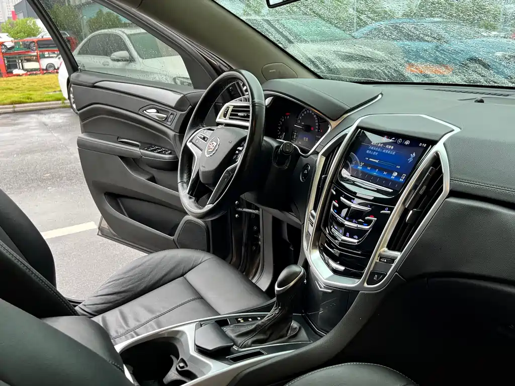 Cadillac SRX — миниатюра 8