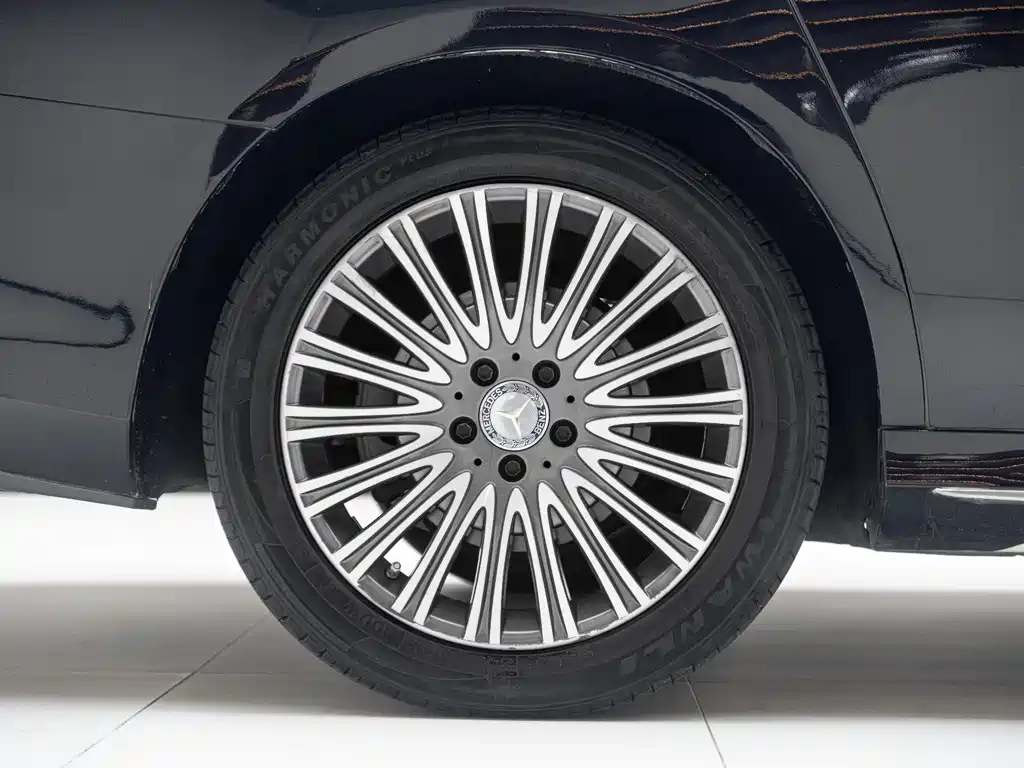 Mercedes-Benz E-Class — миниатюра 3