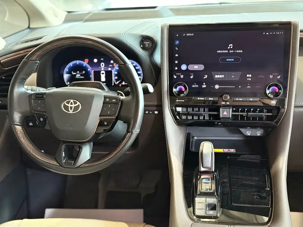 Toyota Alphard — миниатюра 10