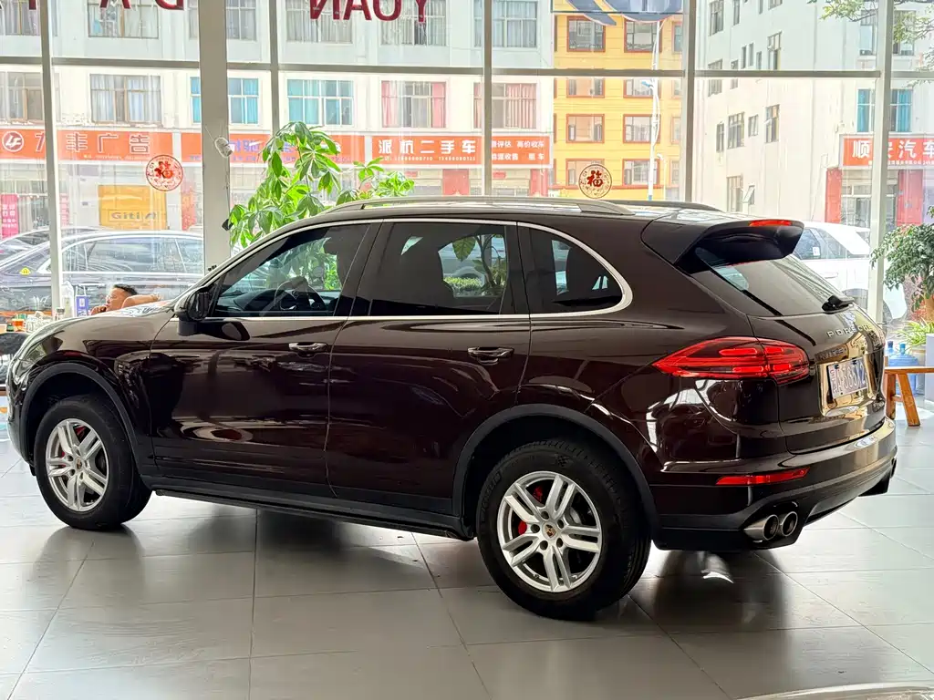 Porsche Cayenne — миниатюра 4