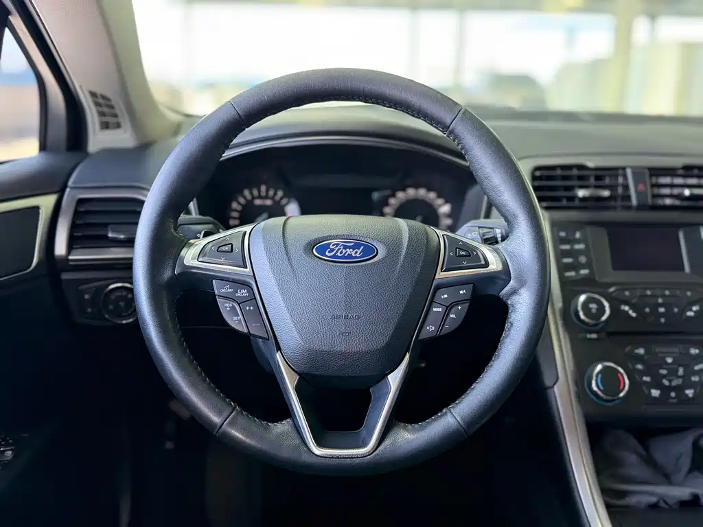 Ford Mondeo — миниатюра 10