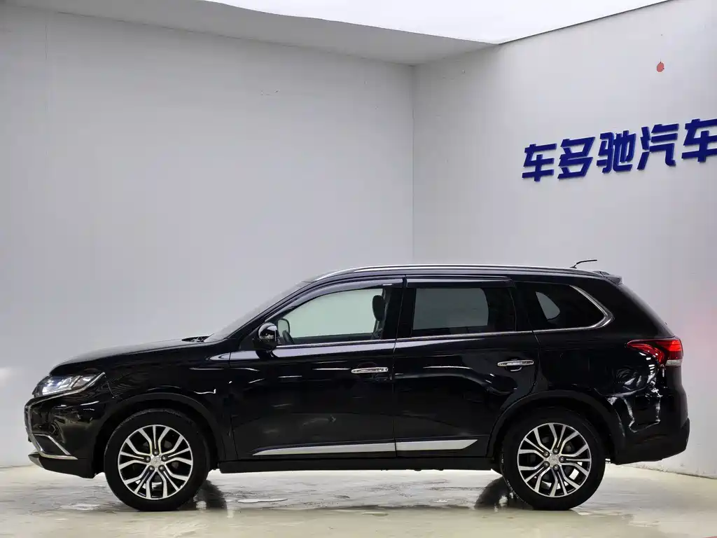 Mitsubishi Outlander (Import) — миниатюра 3