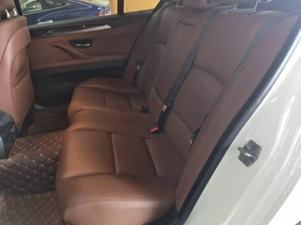 BMW 5 Series — миниатюра 17
