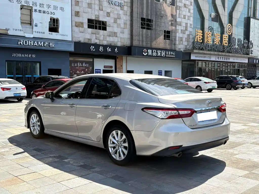 Toyota Camry — миниатюра 14