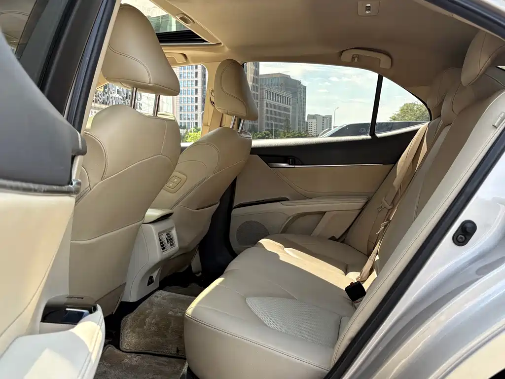 Toyota Camry — миниатюра 12