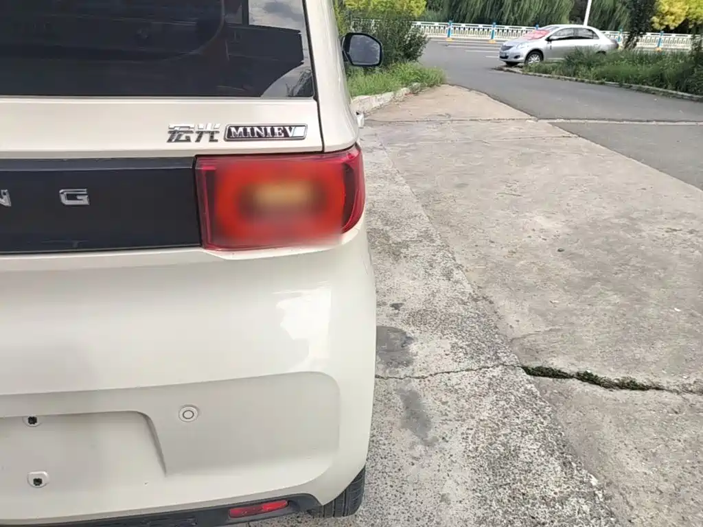 Wuling MINIEV — миниатюра 8