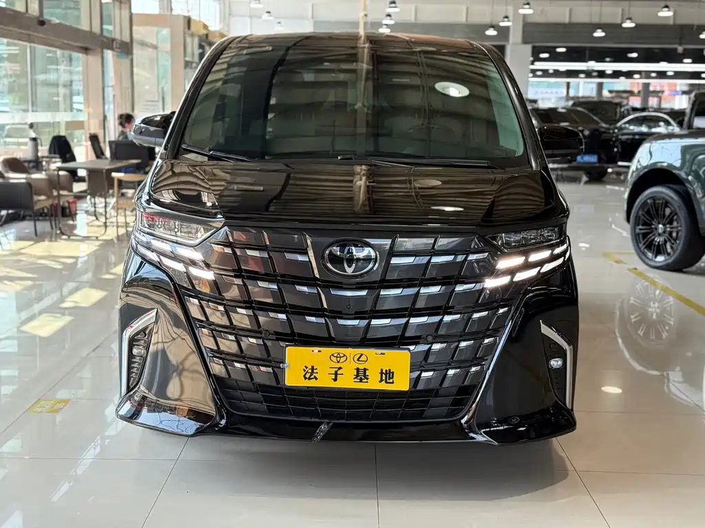 Toyota Alphard — миниатюра 2