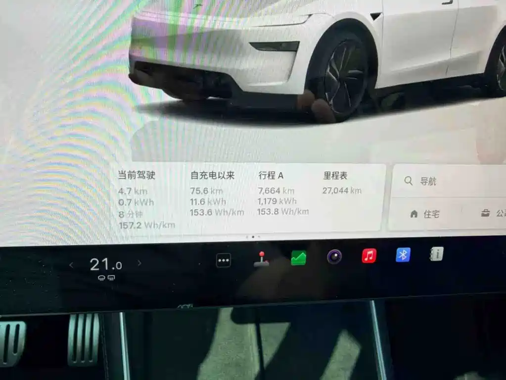 Tesla Model Y — миниатюра 4