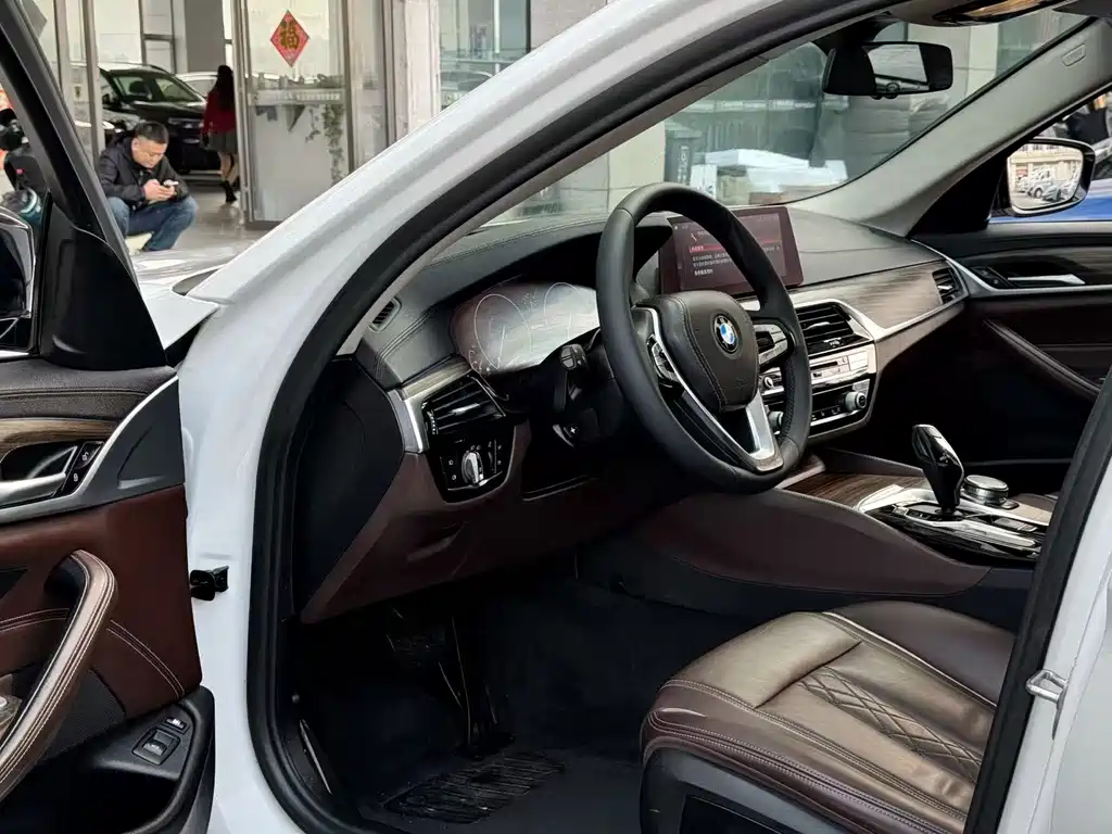 BMW 5 Series New Energy — миниатюра 4