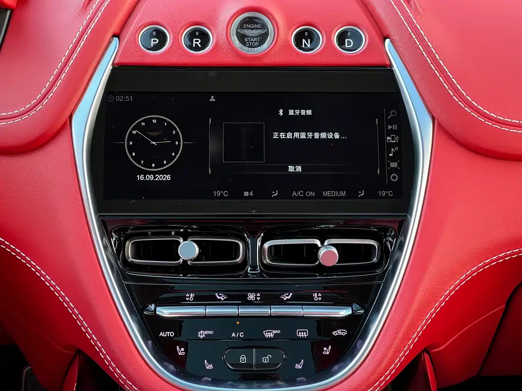 Aston Martin DBX — миниатюра 20
