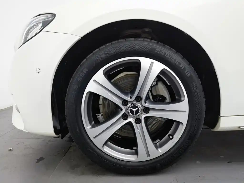 Mercedes-Benz E-Class — миниатюра 17