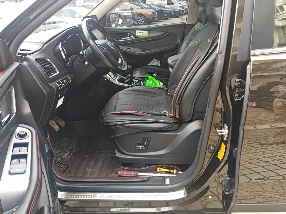 Baojun 560 2015 1.8L MT Luxury