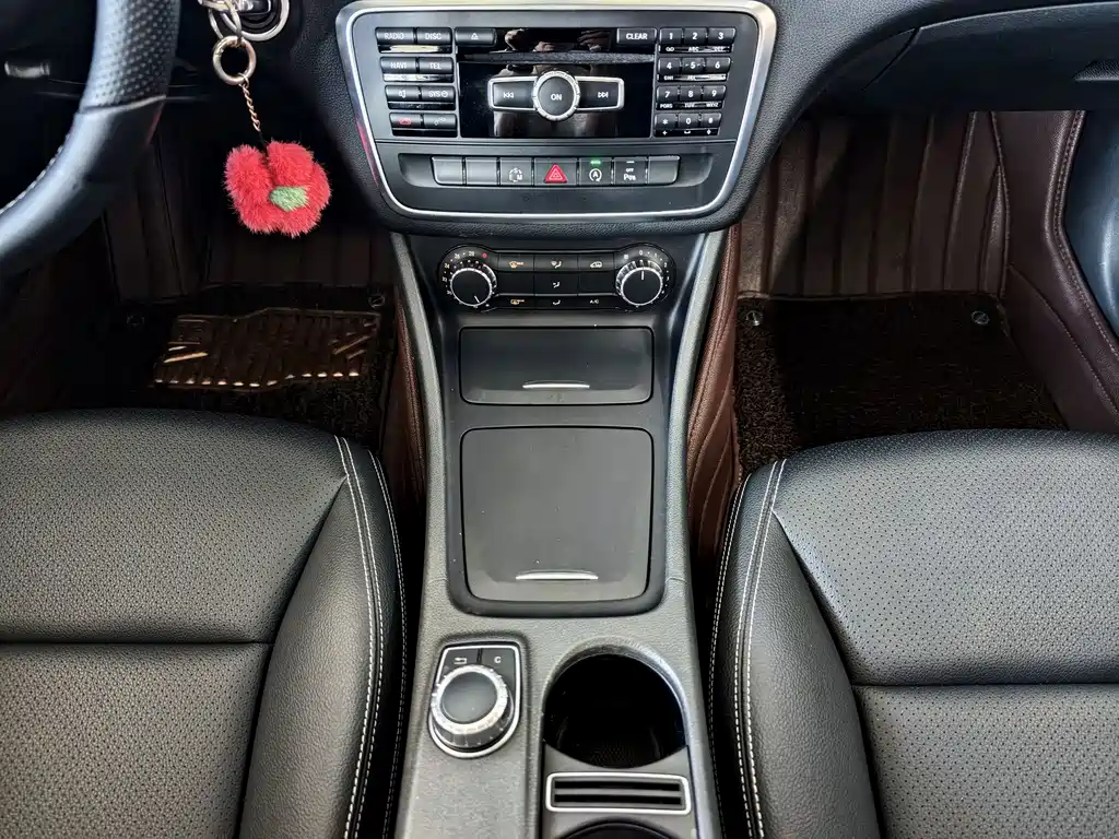 Mercedes-Benz GLA — миниатюра 10