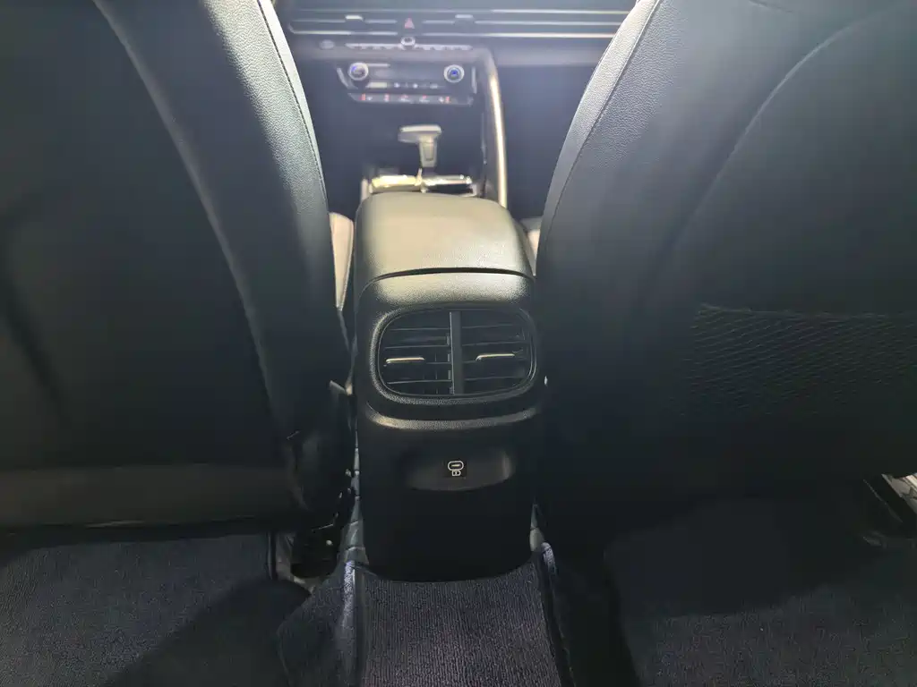 Hyundai Elantra — миниатюра 12
